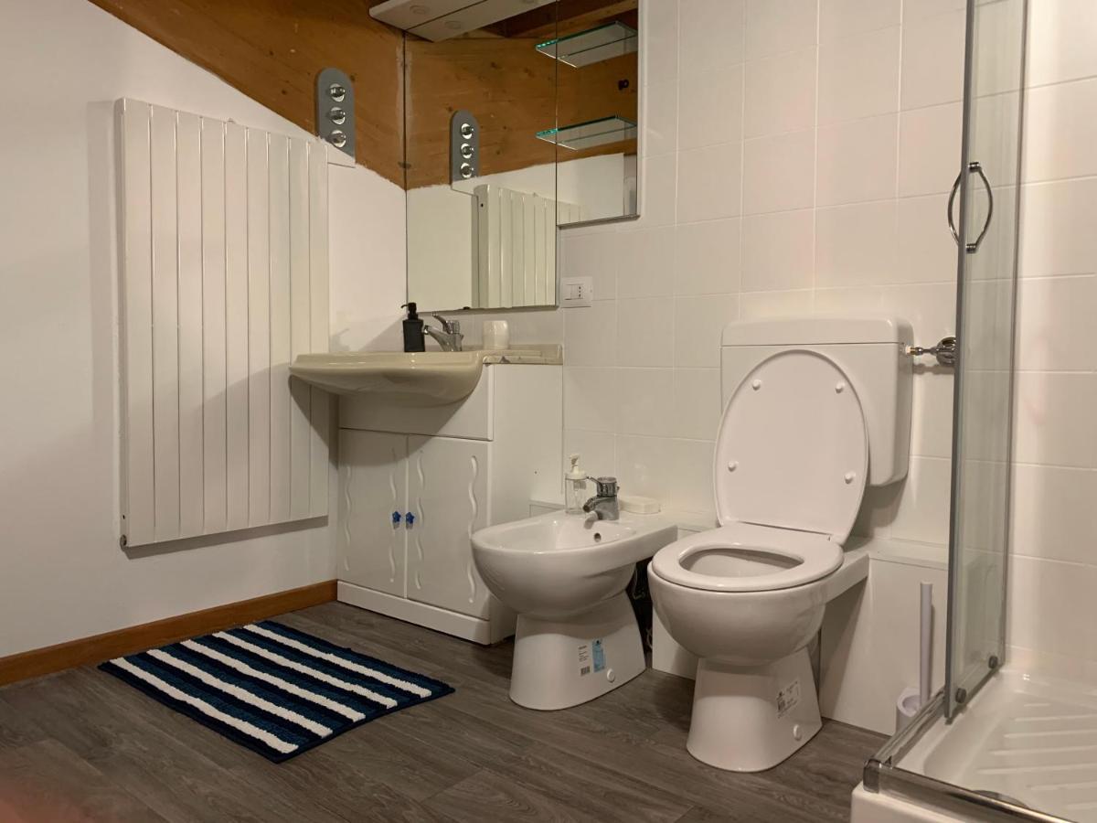 White House Apartment Aosta Exterior photo